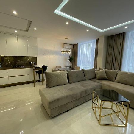 Apartments Vip Avalon リヴィウ エクステリア 写真