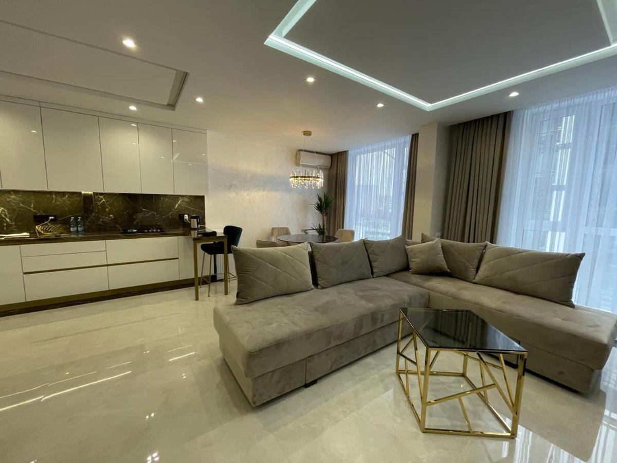 Apartments Vip Avalon リヴィウ エクステリア 写真
