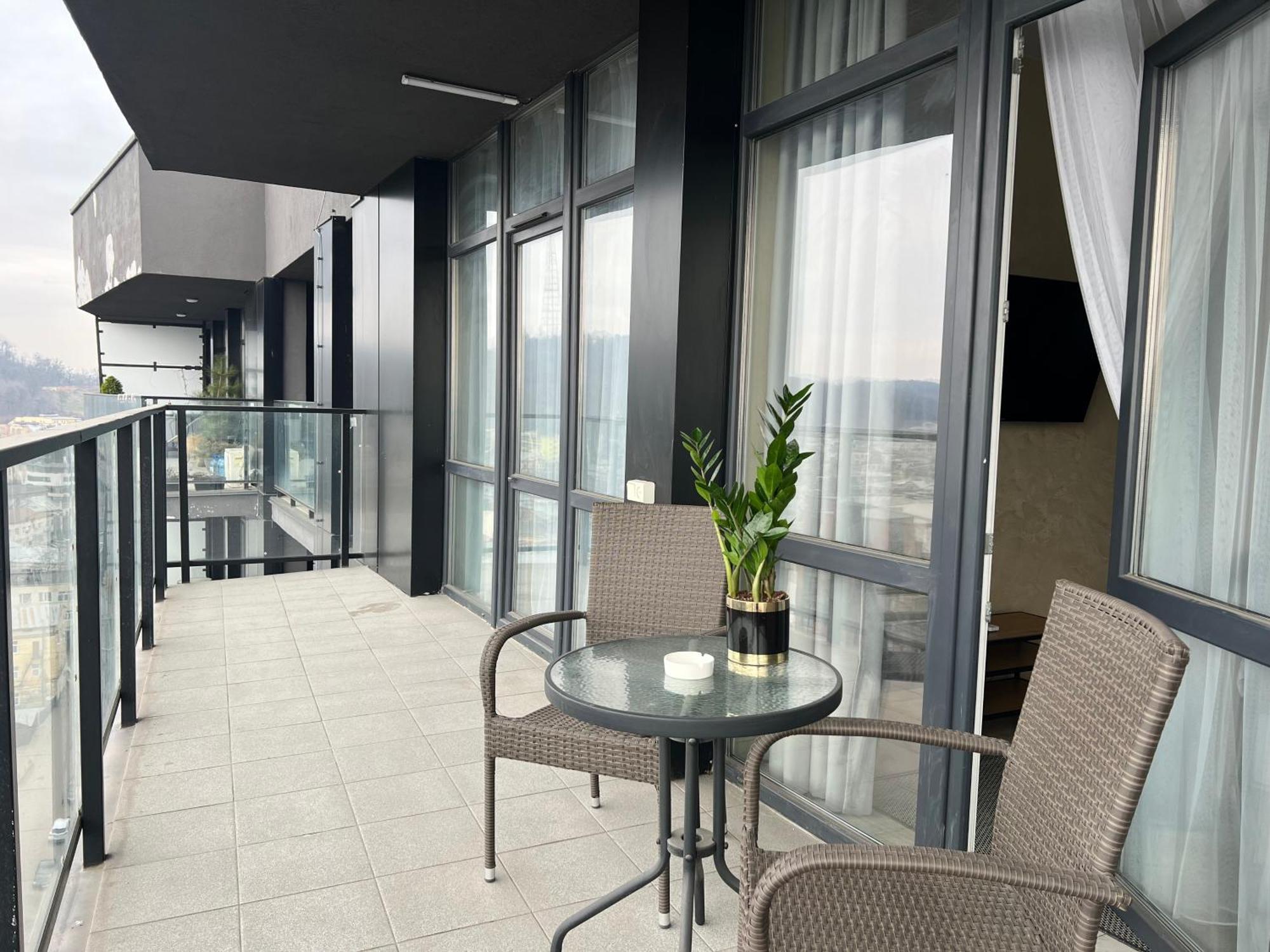 Apartments Vip Avalon リヴィウ エクステリア 写真