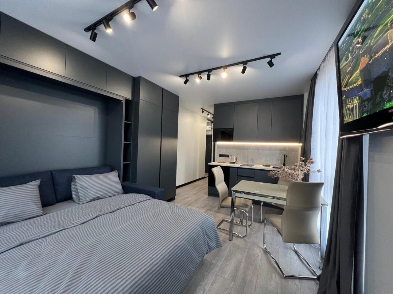 Apartments Vip Avalon リヴィウ エクステリア 写真