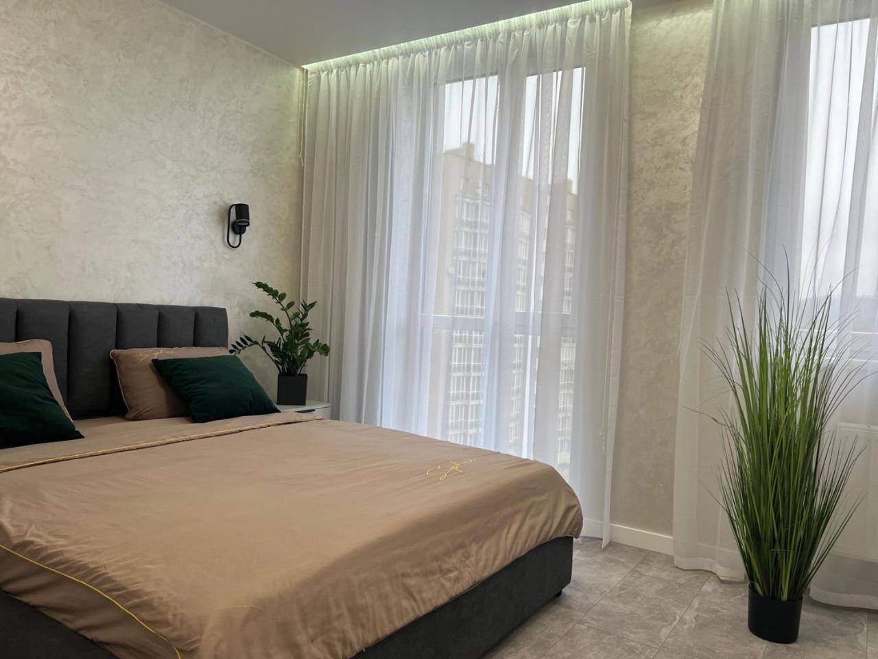 Apartments Vip Avalon リヴィウ エクステリア 写真